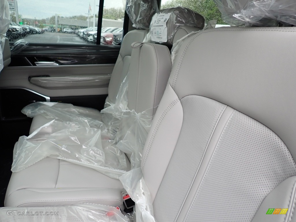 2023 Wagoneer Base 4x4 - River Rock / Sea Salt/Black photo #12