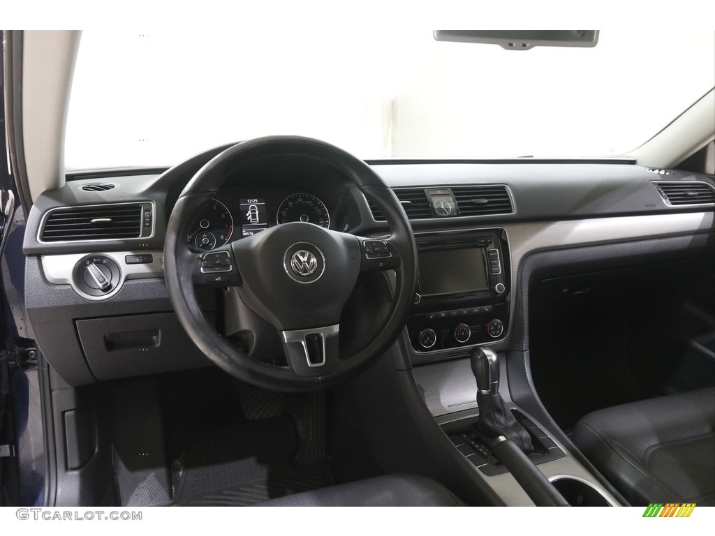 2014 Volkswagen Passat 1.8T SE Dashboard Photos