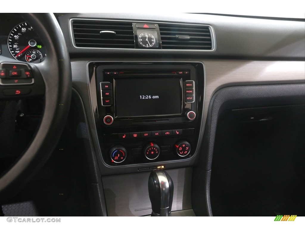 2014 Volkswagen Passat 1.8T SE Controls Photo #146032970