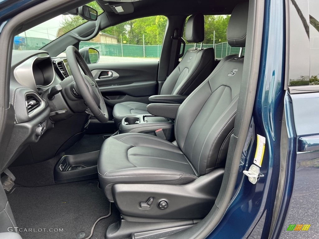 Black Interior 2023 Chrysler Pacifica Touring L AWD Photo #146033779