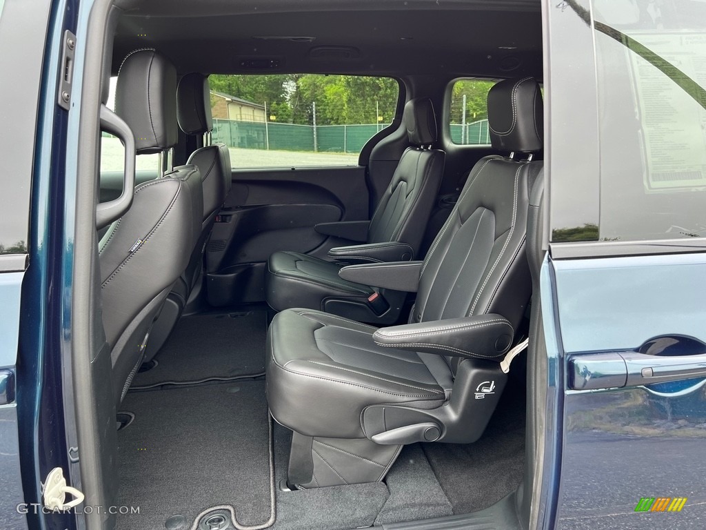 Black Interior 2023 Chrysler Pacifica Touring L AWD Photo #146033848