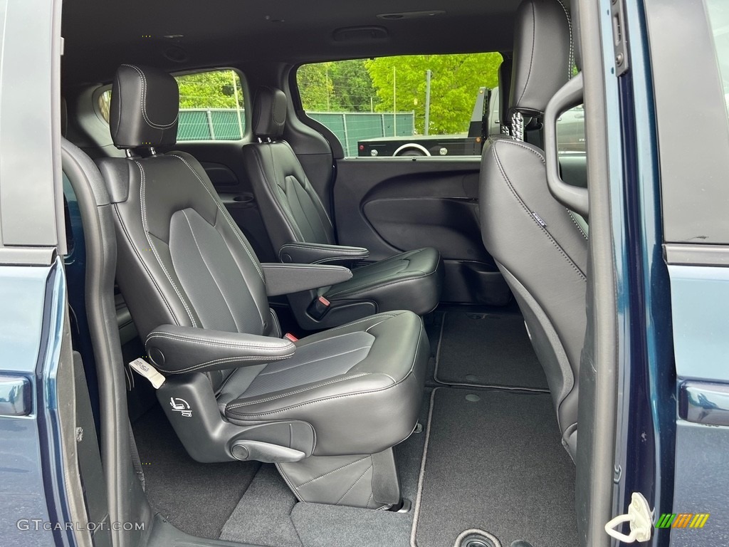 Black Interior 2023 Chrysler Pacifica Touring L AWD Photo #146033983