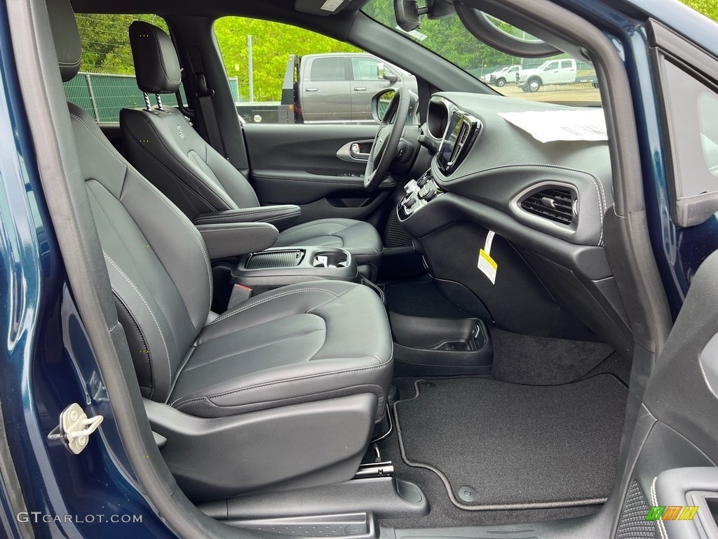 2023 Chrysler Pacifica Touring L AWD Interior Color Photos