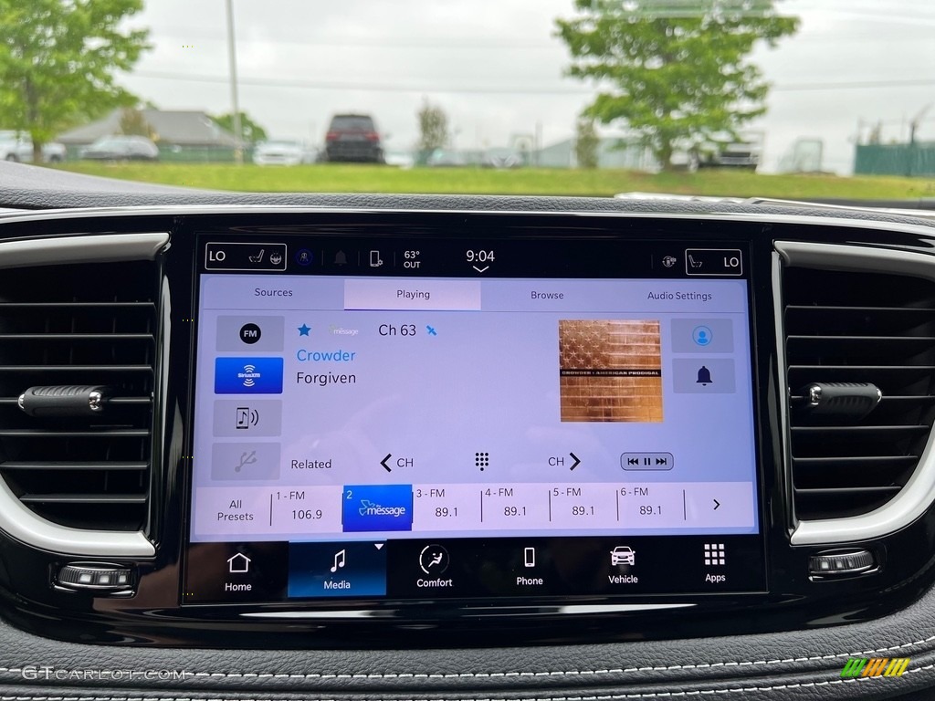 2023 Chrysler Pacifica Touring L AWD Controls Photo #146034085