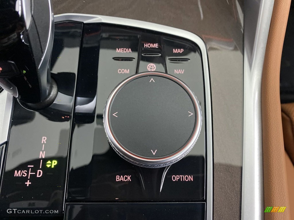 2023 BMW X6 xDrive40i Controls Photos