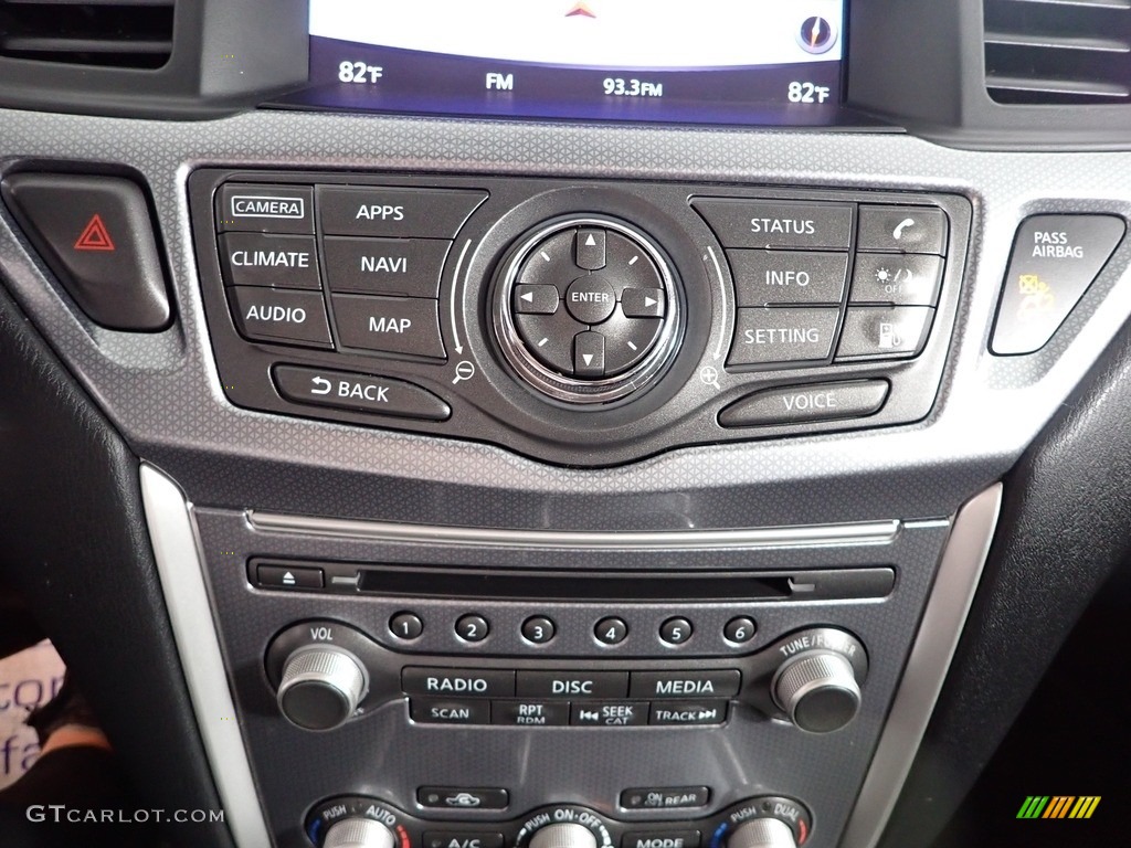 2018 Nissan Pathfinder SL Controls Photo #146043005
