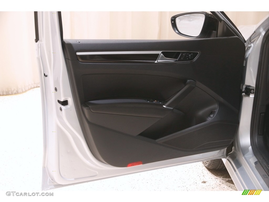 2018 Volkswagen Passat GT Door Panel Photos