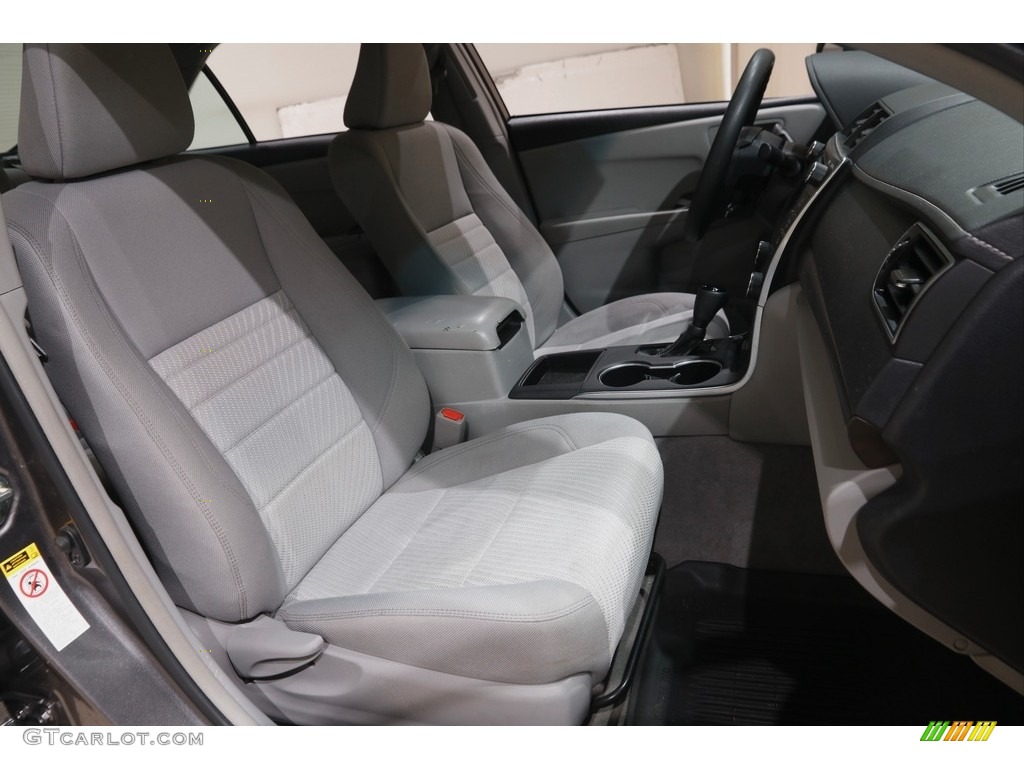 2017 Camry LE - Predawn Gray Mica / Ash photo #15