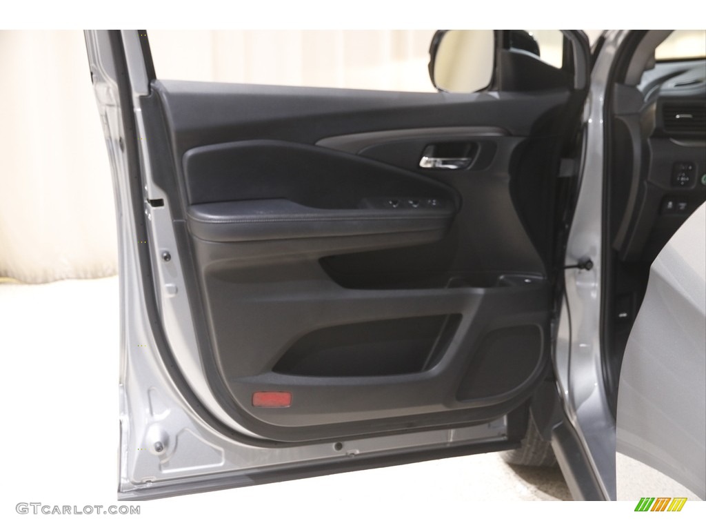 2019 Honda Ridgeline Sport AWD Door Panel Photos
