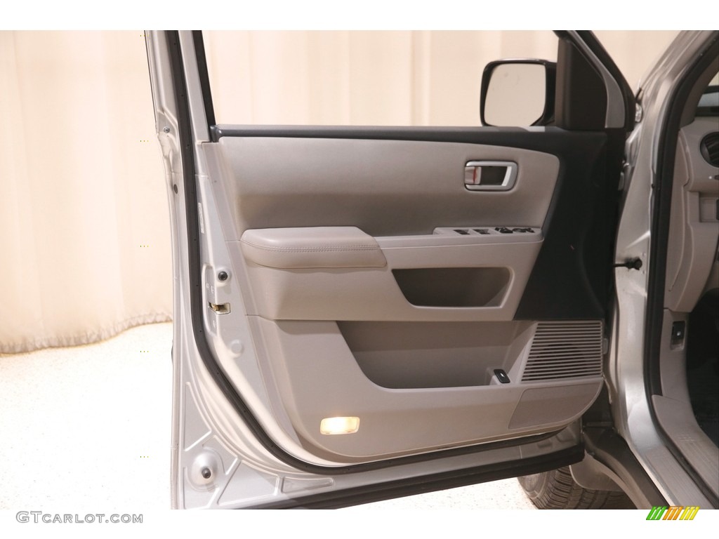 2011 Pilot LX 4WD - Alabaster Silver Metallic / Gray photo #4