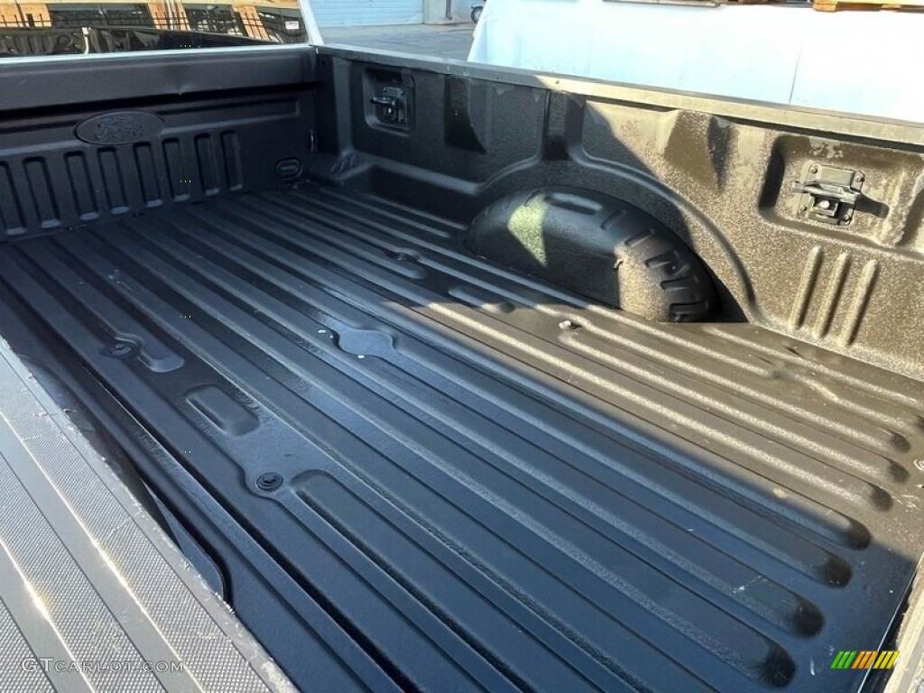 2022 F350 Super Duty XL Crew Cab 4x4 - Oxford White / Medium Earth Gray photo #5