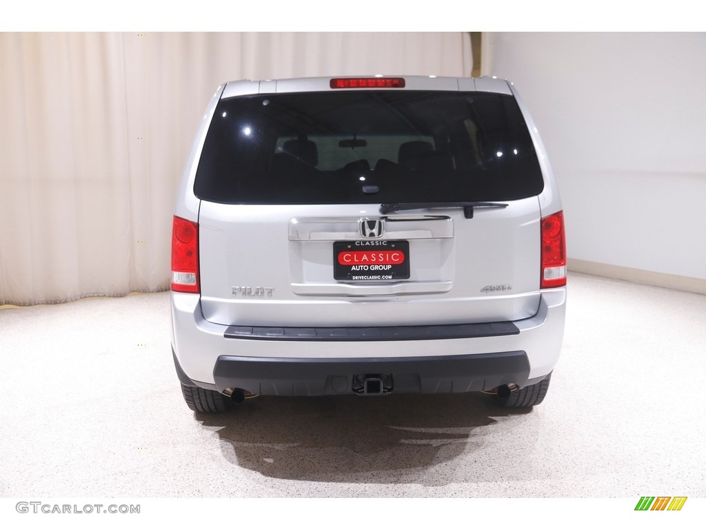 2011 Pilot LX 4WD - Alabaster Silver Metallic / Gray photo #17