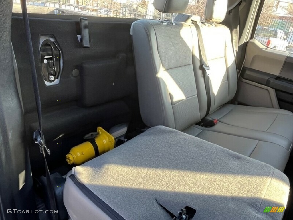 2022 F350 Super Duty XL Crew Cab 4x4 - Oxford White / Medium Earth Gray photo #17