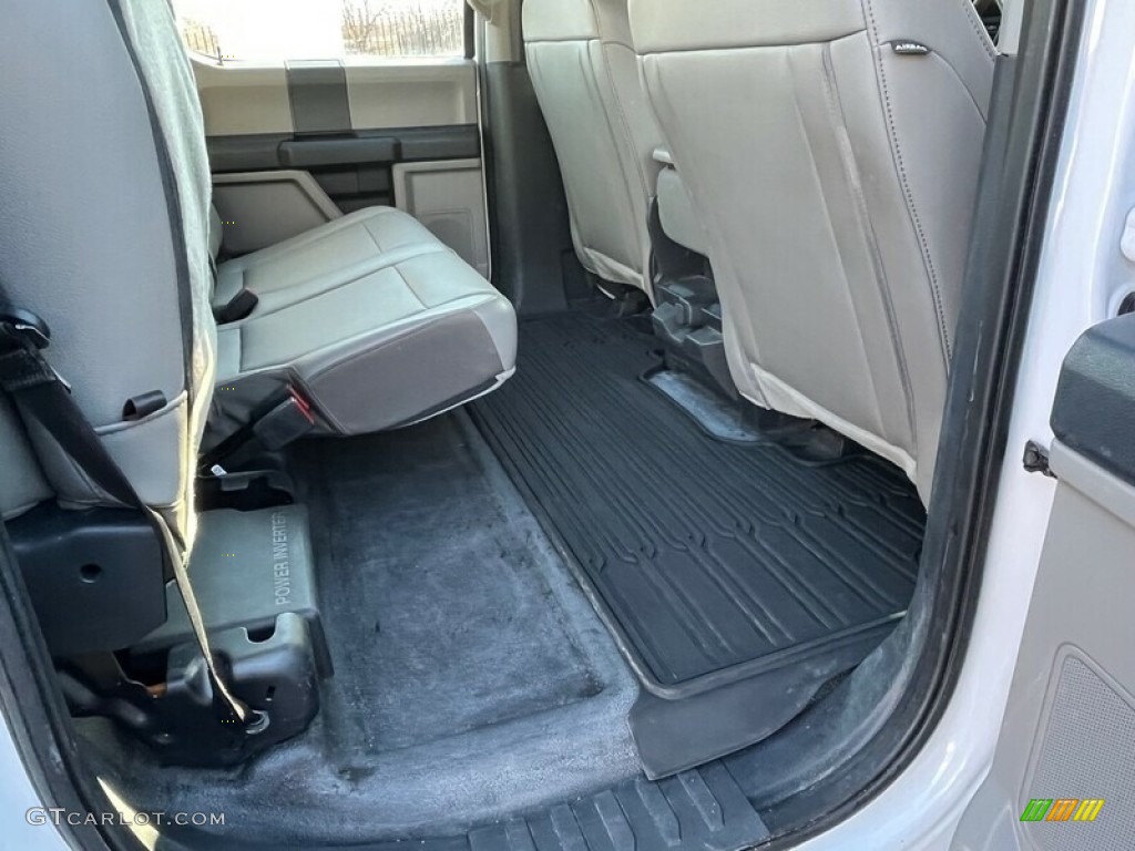 2022 F350 Super Duty XL Crew Cab 4x4 - Oxford White / Medium Earth Gray photo #19