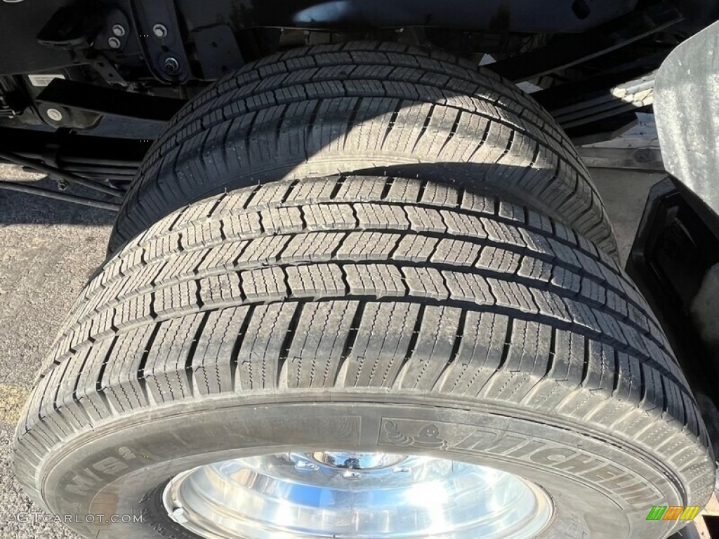 2022 F350 Super Duty XL Crew Cab 4x4 - Oxford White / Medium Earth Gray photo #26