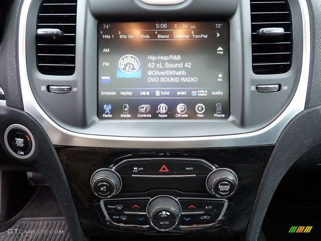 2016 Chrysler 300 C AWD Controls Photo #146048406