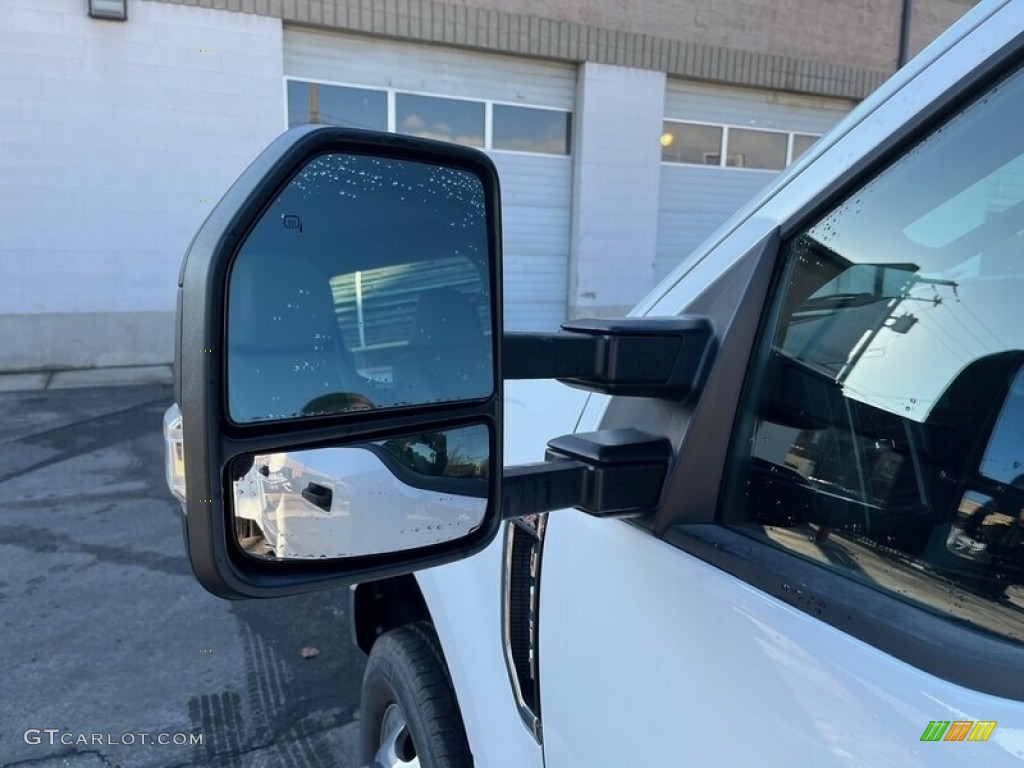 2022 F350 Super Duty XL Crew Cab 4x4 - Oxford White / Medium Earth Gray photo #31