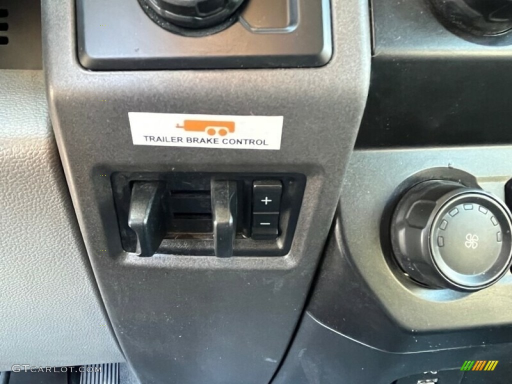 2022 F350 Super Duty XL Crew Cab 4x4 - Oxford White / Medium Earth Gray photo #34