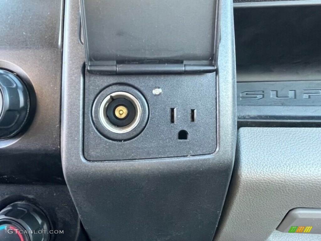 2022 F350 Super Duty XL Crew Cab 4x4 - Oxford White / Medium Earth Gray photo #38