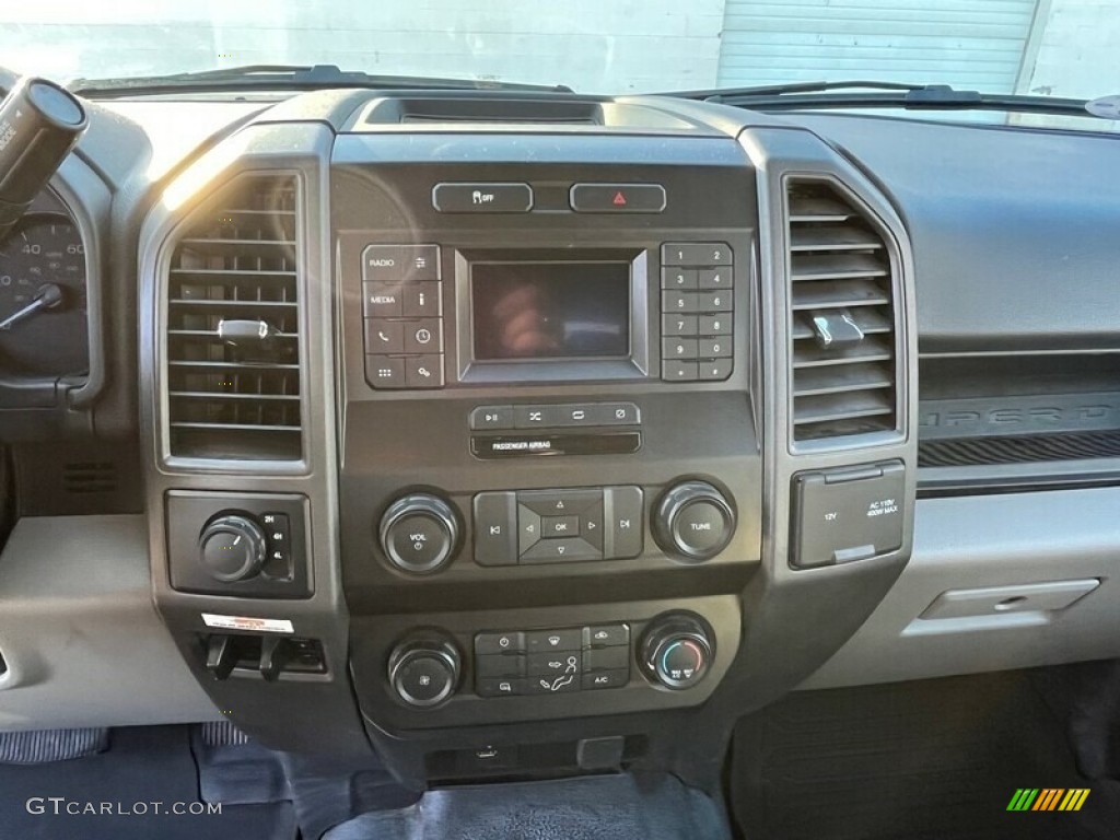 2022 F350 Super Duty XL Crew Cab 4x4 - Oxford White / Medium Earth Gray photo #12