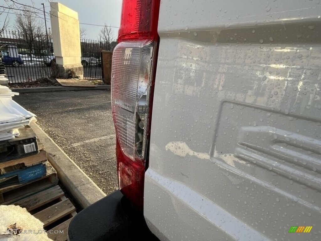 2022 F350 Super Duty XL Crew Cab 4x4 - Oxford White / Medium Earth Gray photo #15