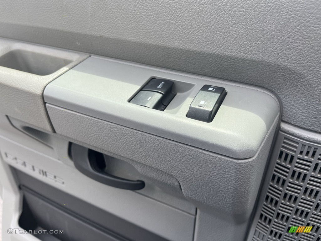 2019 E Series Cutaway E450 Commercial Moving Truck - Oxford White / Medium Flint photo #19