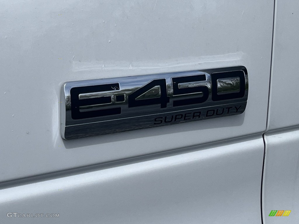 2019 E Series Cutaway E450 Commercial Moving Truck - Oxford White / Medium Flint photo #25