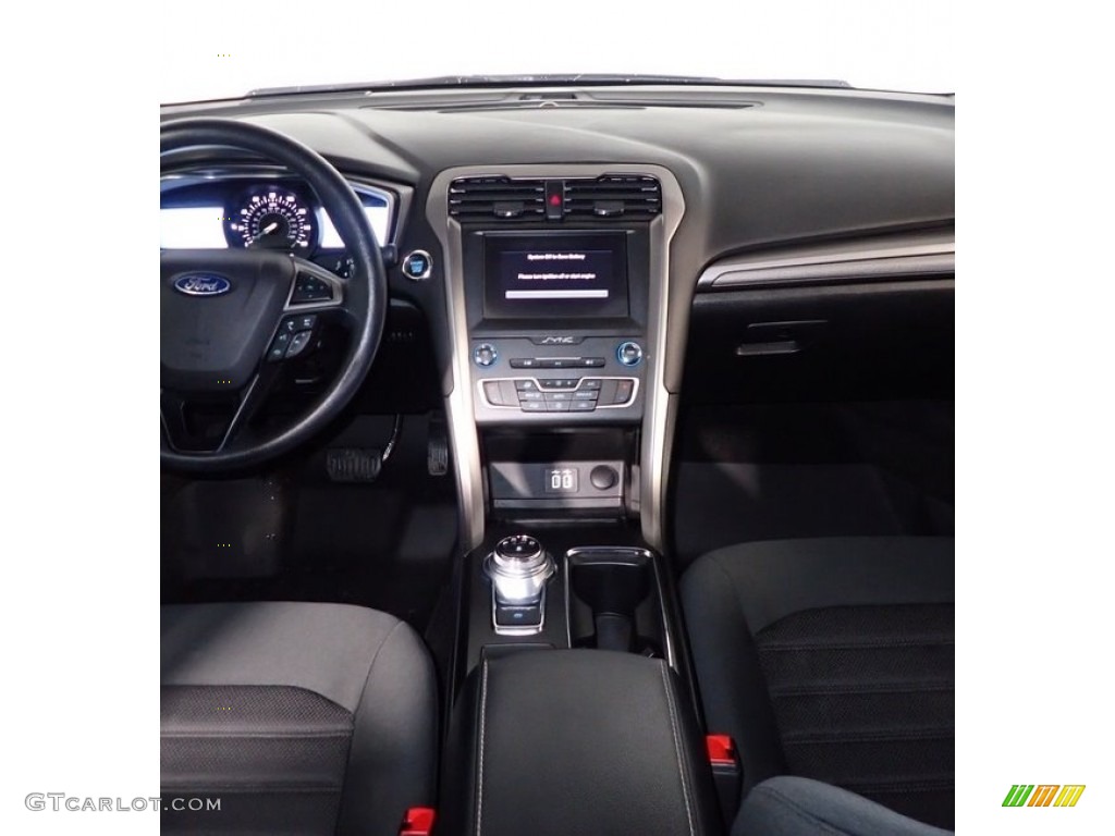 2019 Fusion SE - Blue Metallic / Ebony photo #24