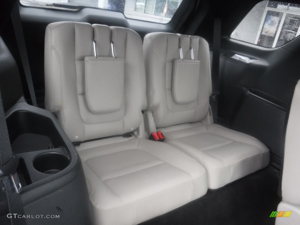2018 Explorer XLT 4WD - White Platinum / Medium Stone photo #30
