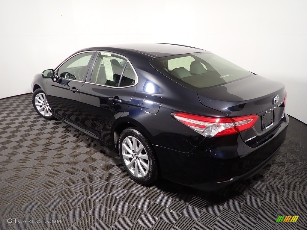 2018 Camry LE - Midnight Black Metallic / Black photo #10