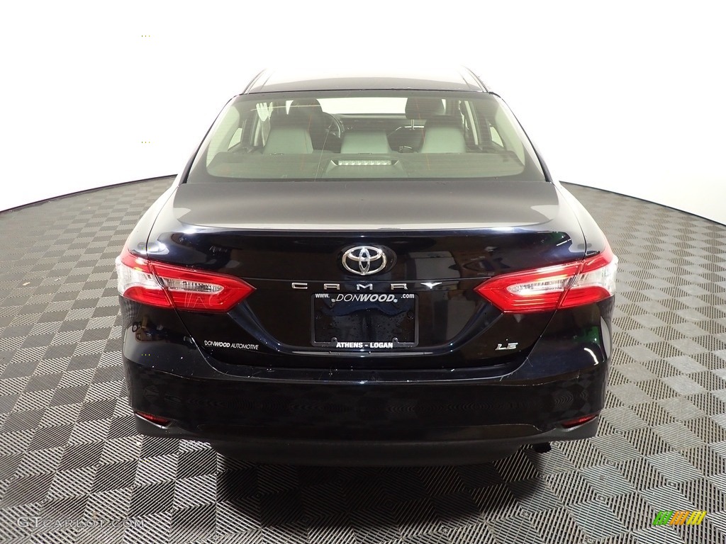 2018 Camry LE - Midnight Black Metallic / Black photo #11