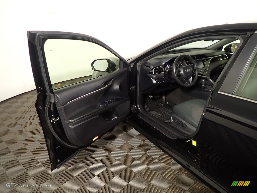 2018 Camry LE - Midnight Black Metallic / Black photo #16