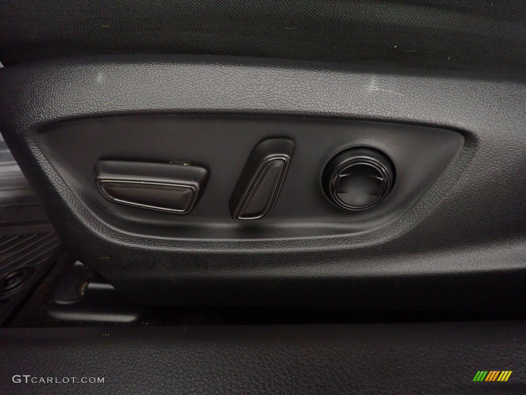 2018 Camry LE - Midnight Black Metallic / Black photo #19