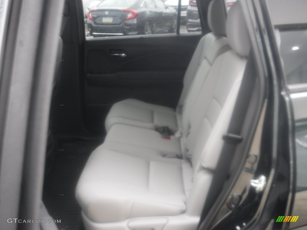 2020 Passport EX-L AWD - Black Forest Pearl / Gray photo #29