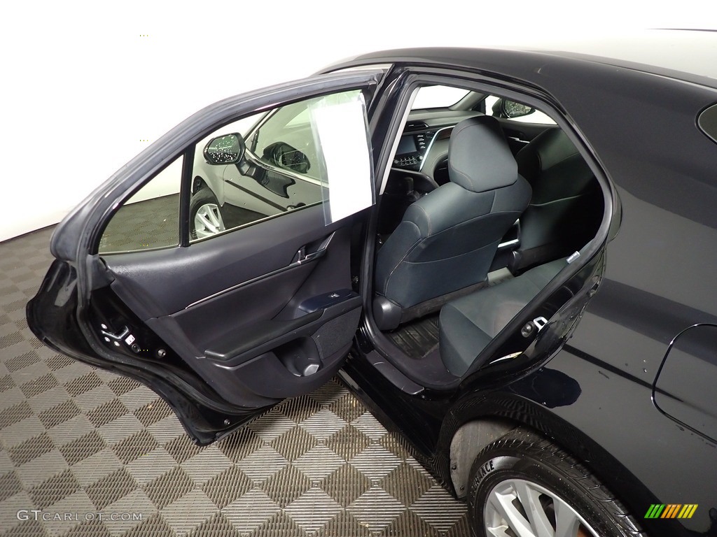 2018 Camry LE - Midnight Black Metallic / Black photo #30