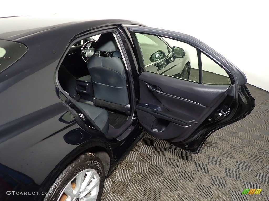 2018 Camry LE - Midnight Black Metallic / Black photo #32