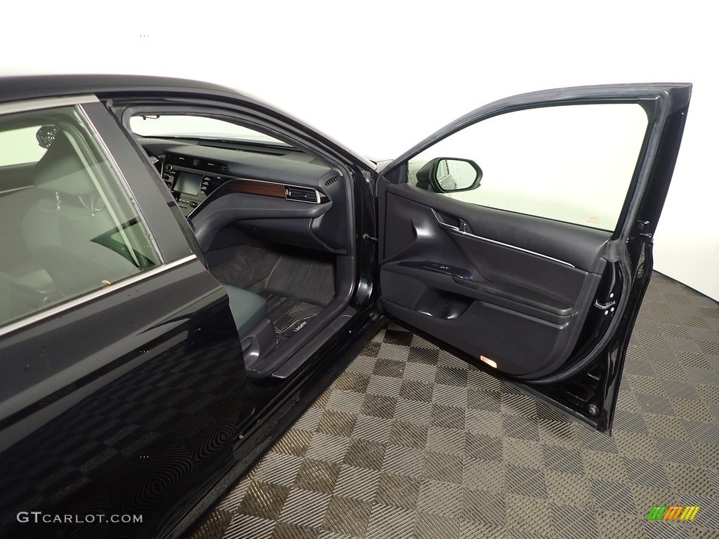 2018 Camry LE - Midnight Black Metallic / Black photo #34