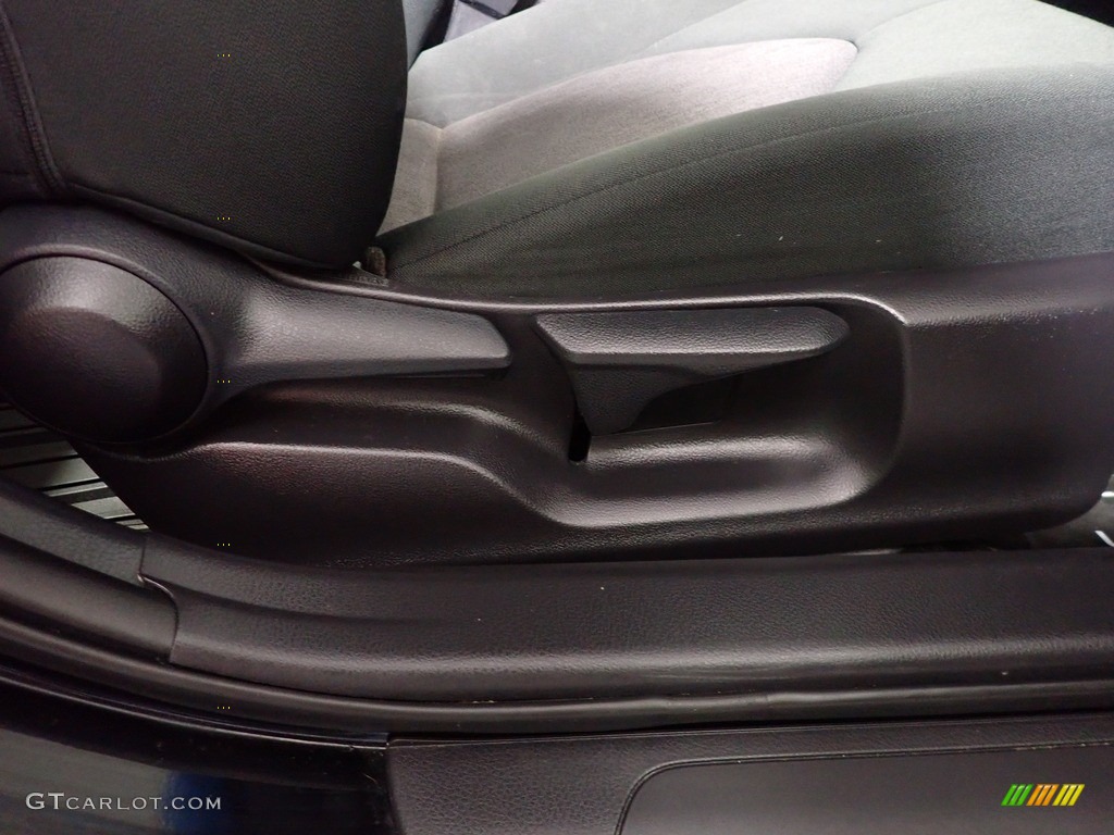 2018 Camry LE - Midnight Black Metallic / Black photo #36