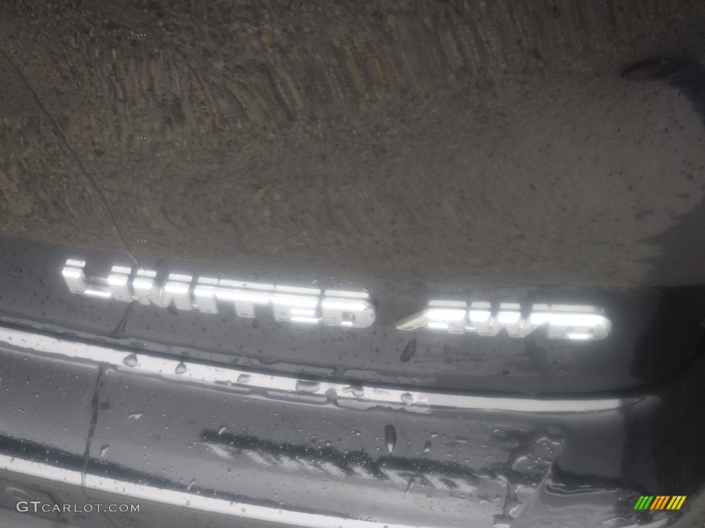 2018 Highlander Limited AWD - Midnight Black Metallic / Almond photo #18