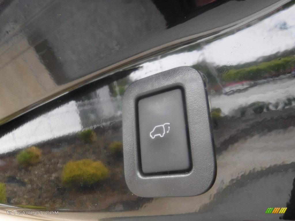 2018 Highlander Limited AWD - Midnight Black Metallic / Almond photo #33