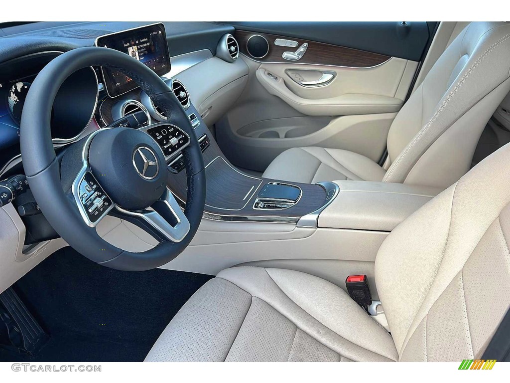 2022 Mercedes-Benz GLC 300 Front Seat Photos