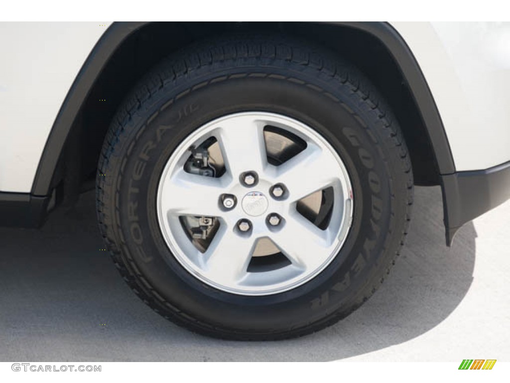 2012 Grand Cherokee Laredo - Bright Silver Metallic / Black photo #31