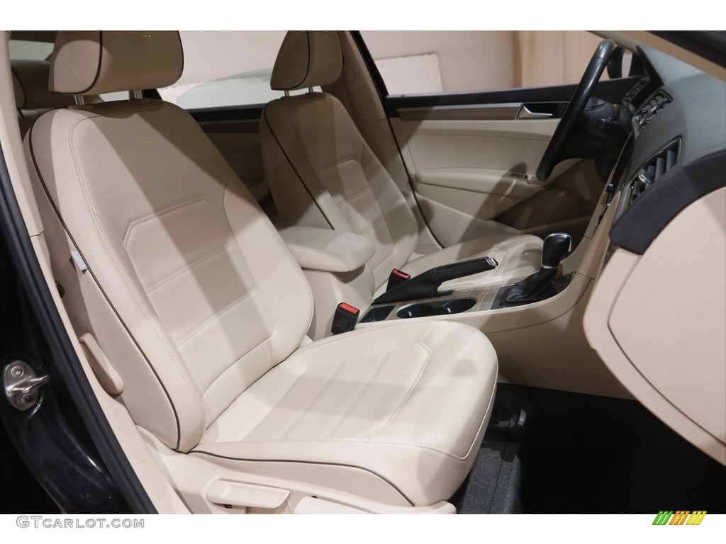 2016 Volkswagen Passat SE Sedan Front Seat Photos