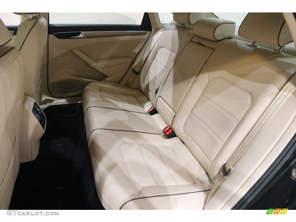 2016 Volkswagen Passat SE Sedan Interior Color Photos