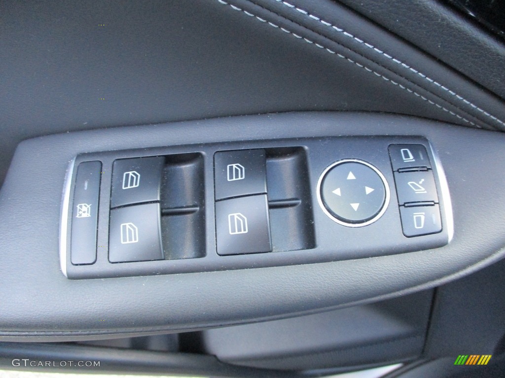 2018 Infiniti QX30 Premium AWD Door Panel Photos