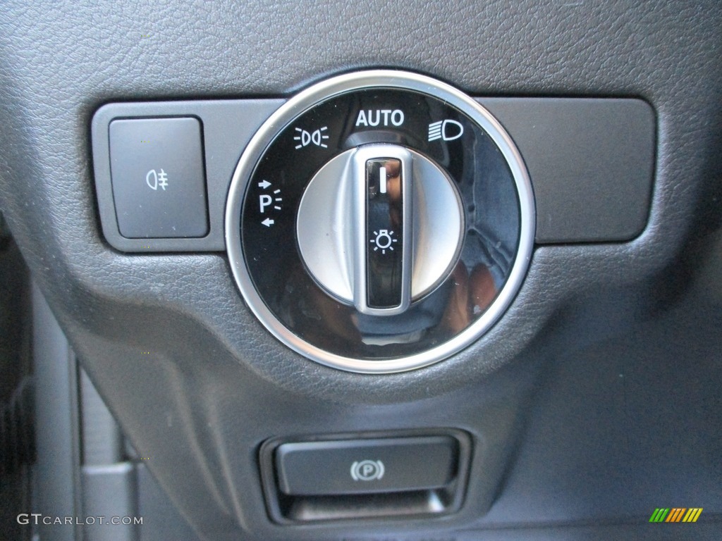 2018 Infiniti QX30 Premium AWD Controls Photos