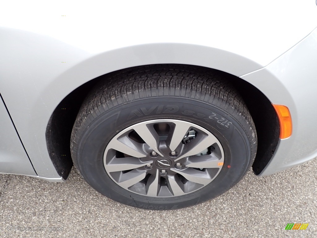 2023 Chrysler Pacifica Hybrid Touring L Wheel Photo #146064371