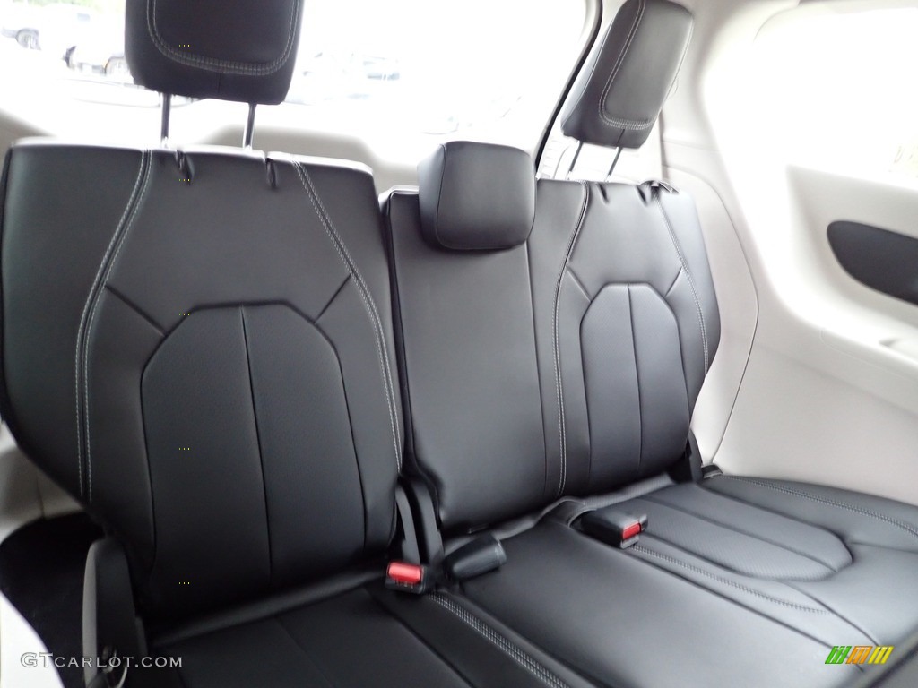 Black/Alloy Interior 2023 Chrysler Pacifica Hybrid Touring L Photo #146064398
