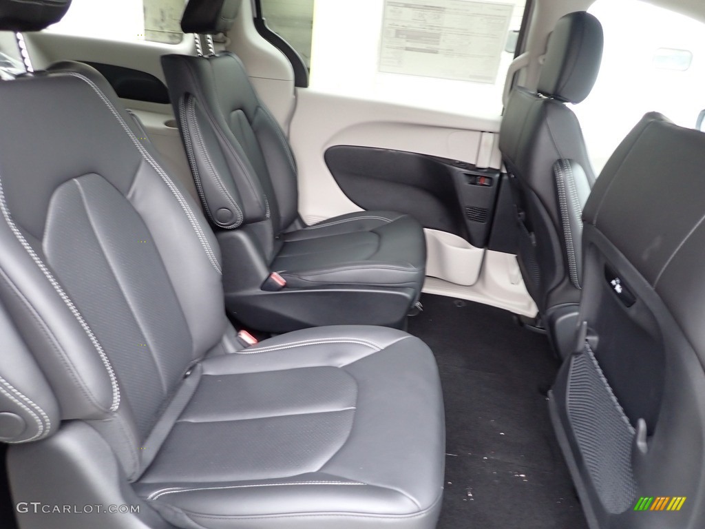 Black/Alloy Interior 2023 Chrysler Pacifica Hybrid Touring L Photo #146064419