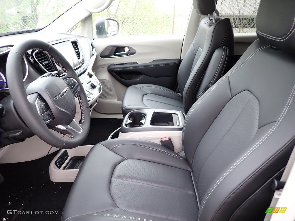 2023 Chrysler Pacifica Hybrid Touring L Front Seat Photos